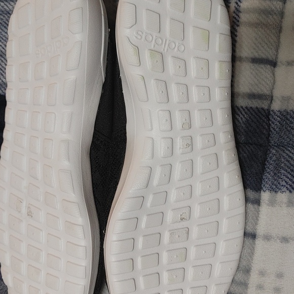 Adidas slip on shoes size 8 black - Picture 6 of 7